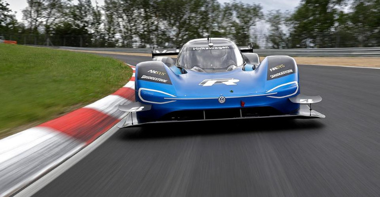 Akce superlativů pro fanoušky automobilů na závodním okruhu Goodwood Motor Circuit proběhne 16. - 18. 10. 2020